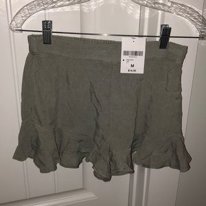 NWT Forever 21 flowy, highwaisted shorts- M